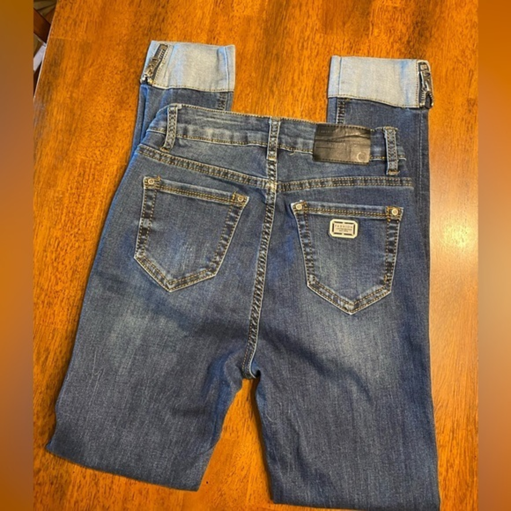Hao Di Classic ankle Jeans. Size 28.‎